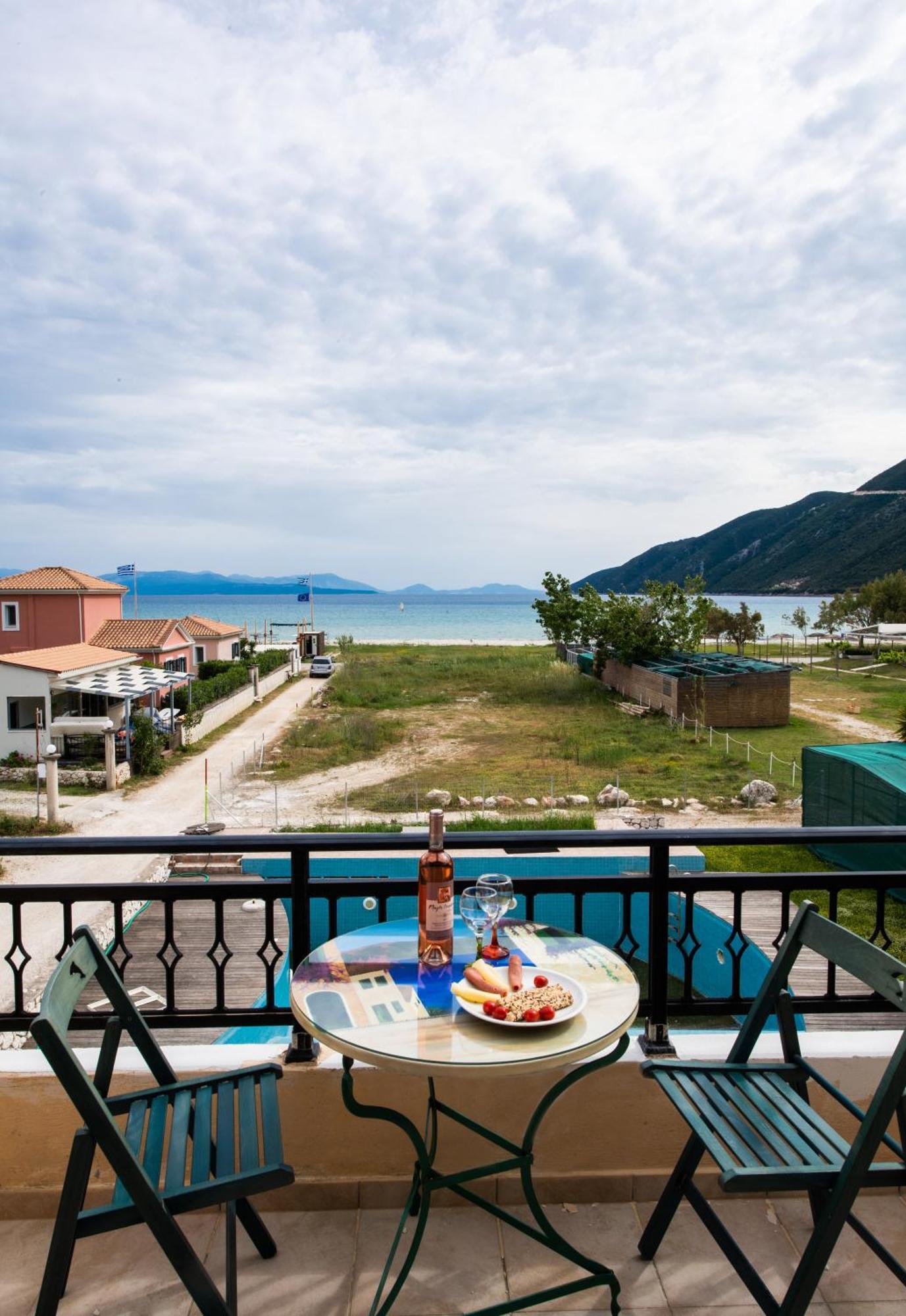 Calypso Luxury Studios Vassiliki Esterno foto